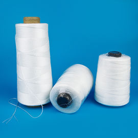 Çin 10s / 3 10s / 4% 100 Polyester İplik İpli Ham Beyaz Parlak Endüstriyel İplik Knotless Torba Kapanış İpliği Tedarikçi