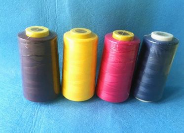 Çin Mumlu 40/2 3000Y% 100 çekirdekli polyester dikiş ipliği siyah / beyaz renkte Tedarikçi